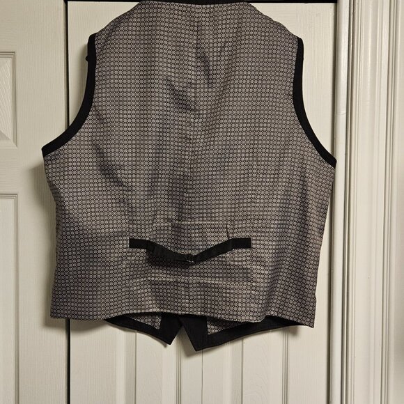 Signature Carrington Vest - Picture 3 of 4
